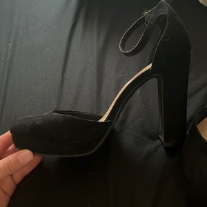 Black heels size 8.5
